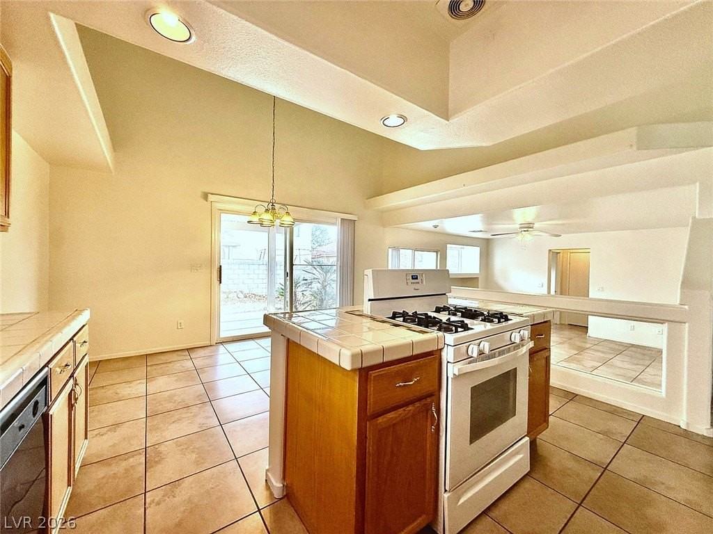 8700 Raindrop Canyon Ave - Photo 4 of 16