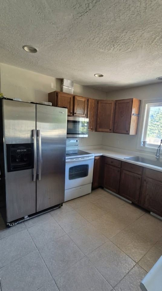 823 Washington St - Photo 2 of 15