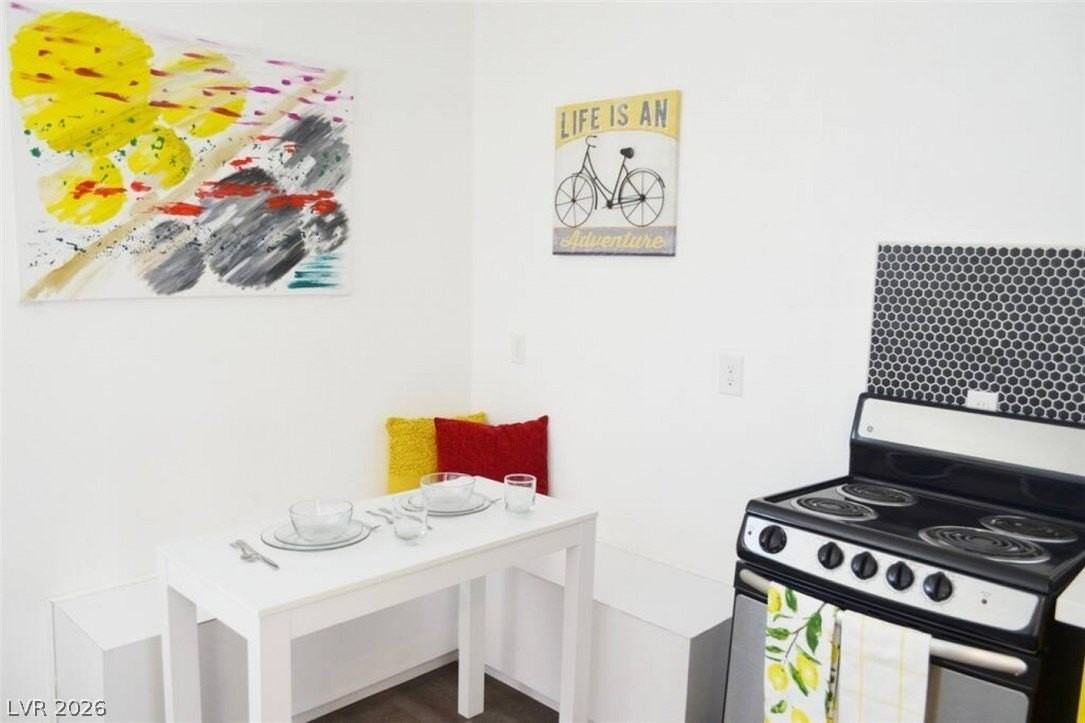 308 S 10th St #B - Photo 5 of 17