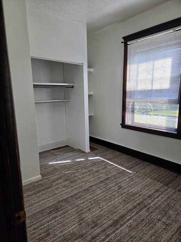 648 Winthrop St #A - Photo 6 of 7
