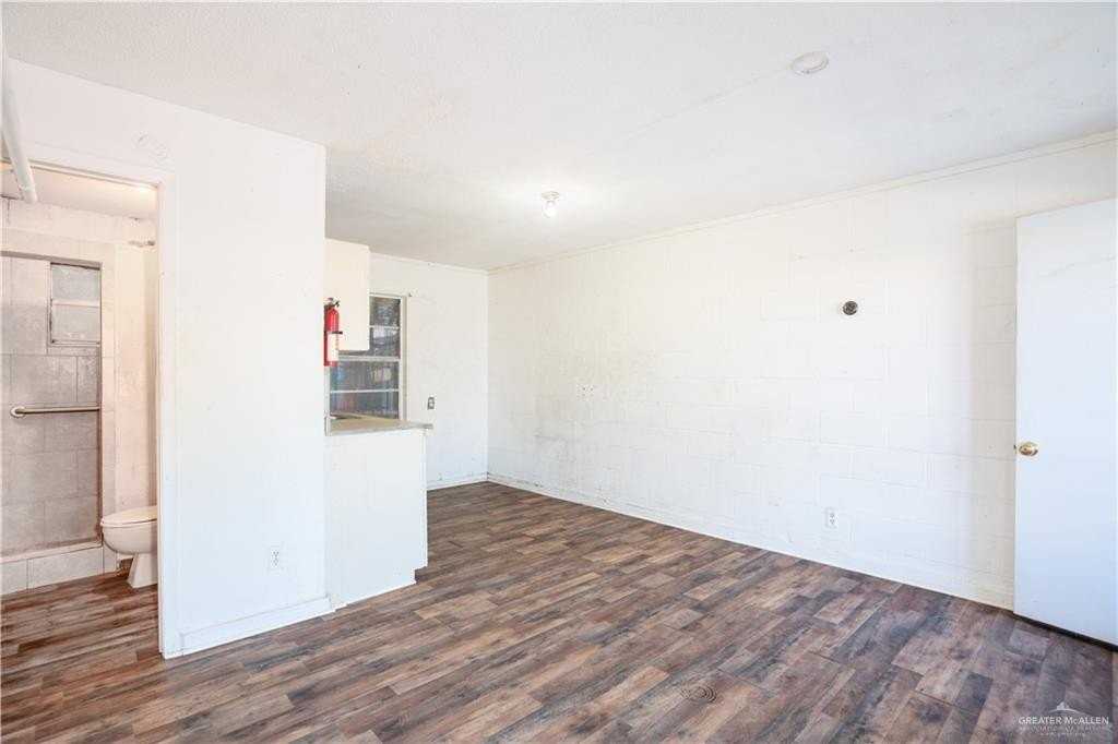 130 N Texas Ave #8 - Photo 4 of 9