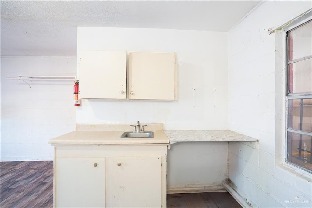130 N Texas Ave #8 - Photo 6 of 9