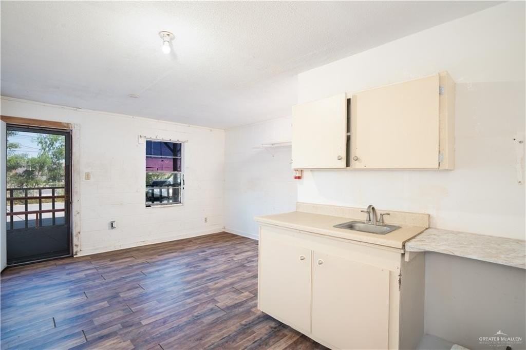 130 N Texas Ave #8 - Photo 7 of 9