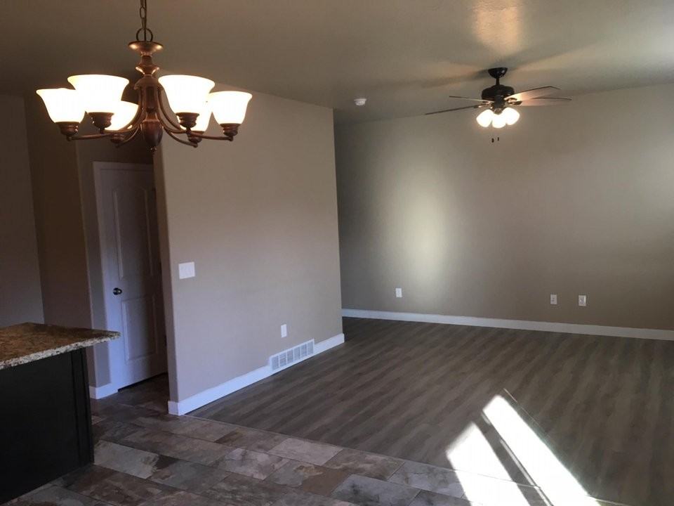 9615 N St - Photo 5 of 17