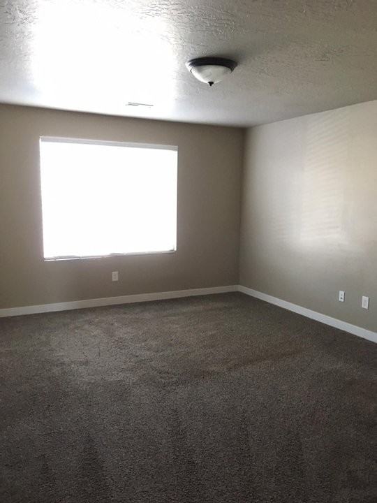 9615 N St - Photo 6 of 17