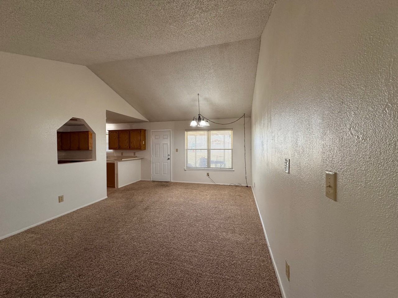 1606 Tennessee Dr - Photo 4 of 10