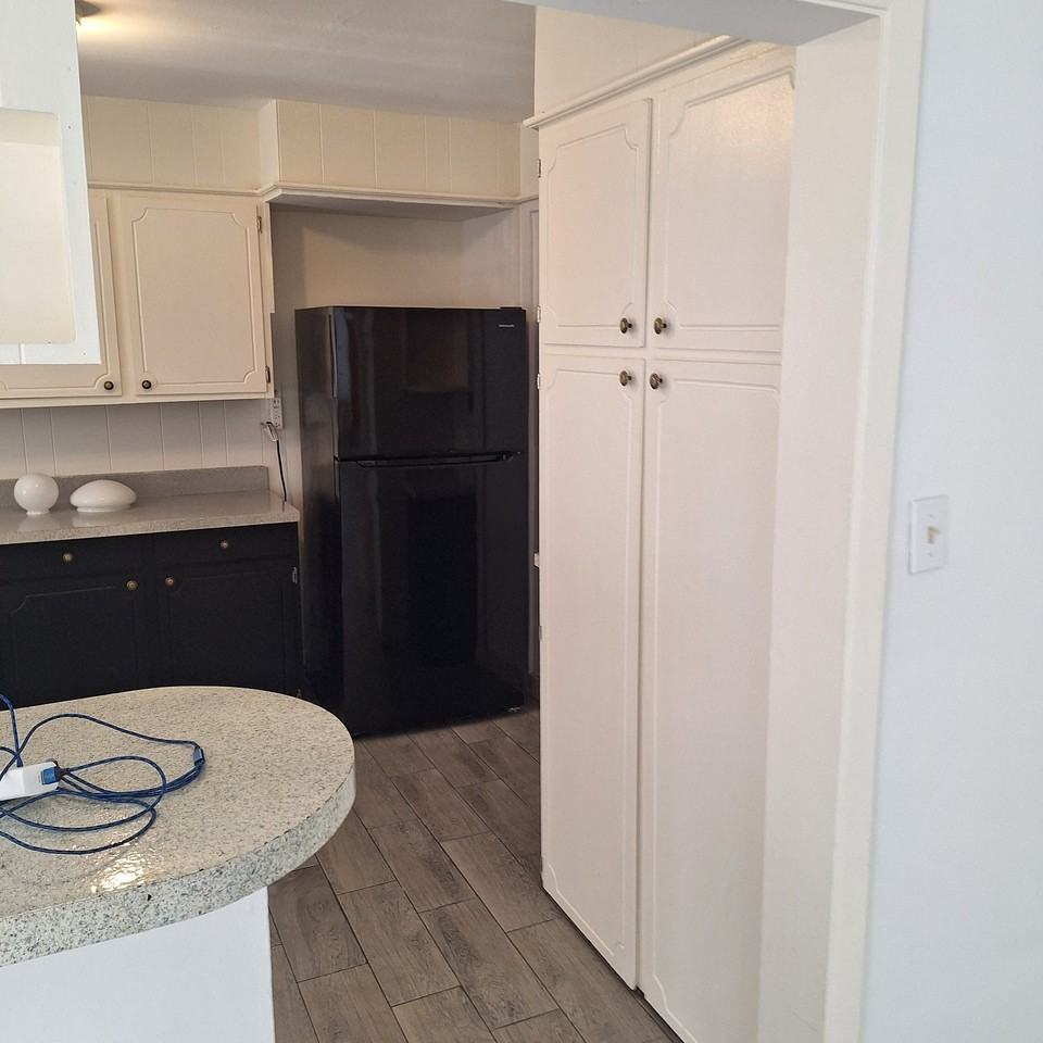 916 Adele St - Photo 2 of 11