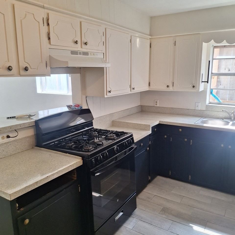 916 Adele St - Photo 3 of 11
