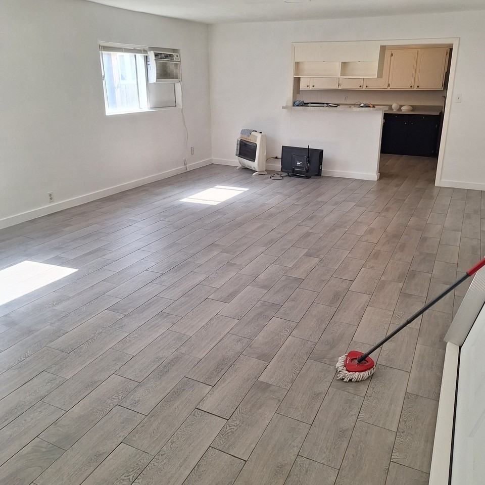 916 Adele St - Photo 4 of 11