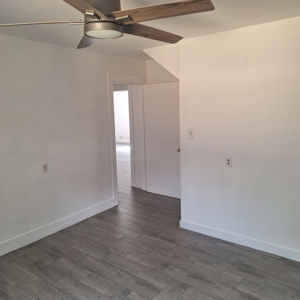 916 Adele St - Photo 6 of 11