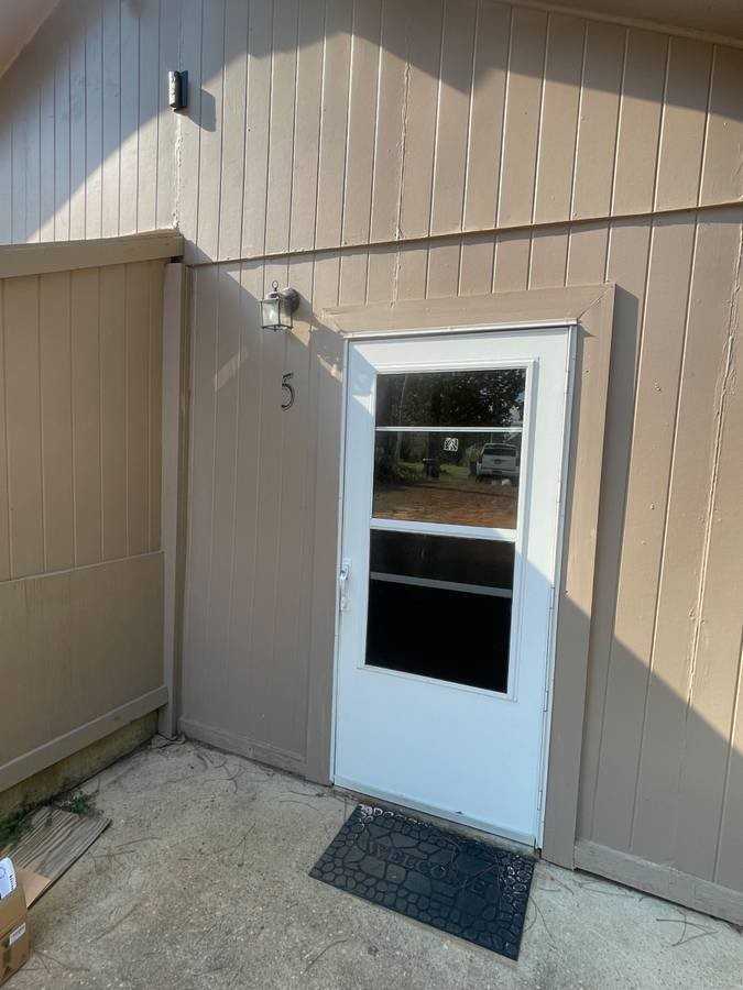 272 Sa Graham Blvd #5 - Photo 2 of 7