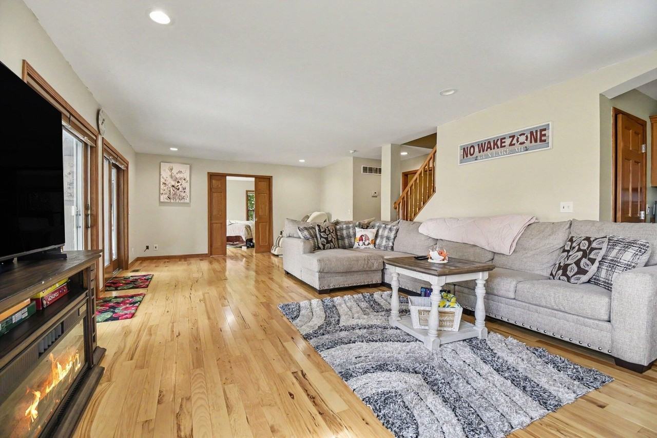 1736 Parker Dr - Photo 4 of 26