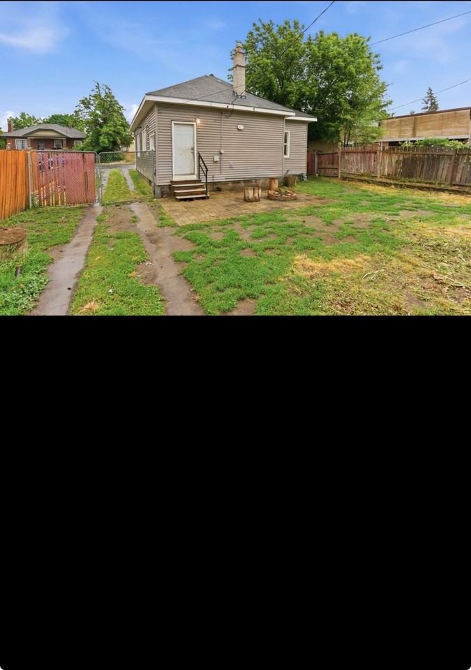 554 E Bridgeport Ave - Photo 3 of 11