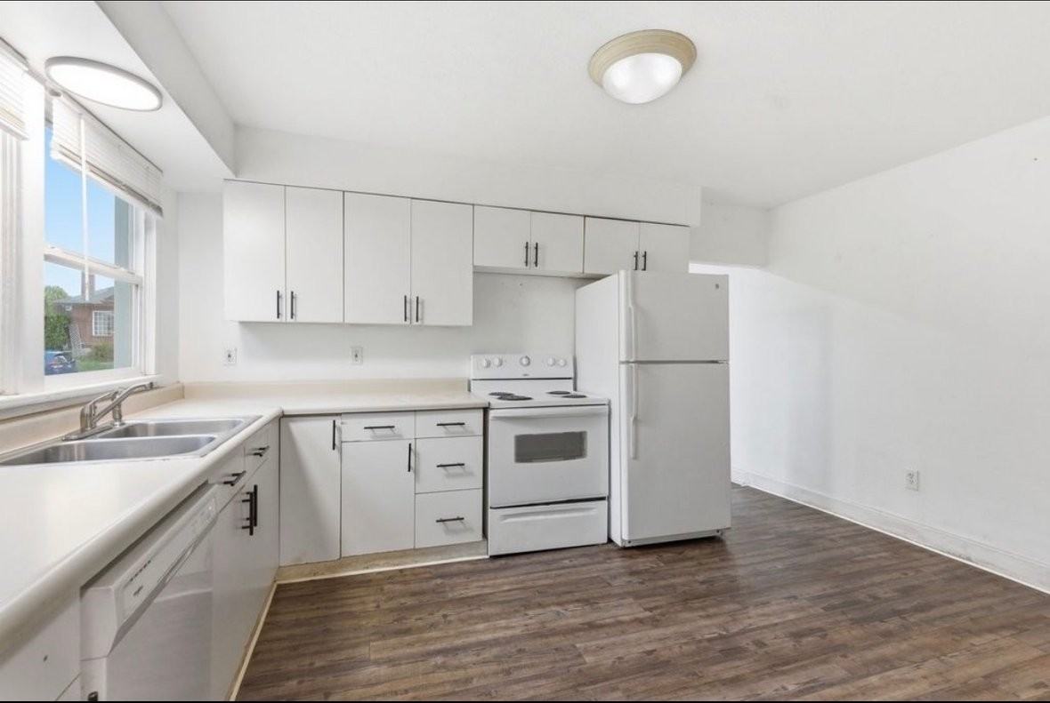 554 E Bridgeport Ave - Photo 7 of 11