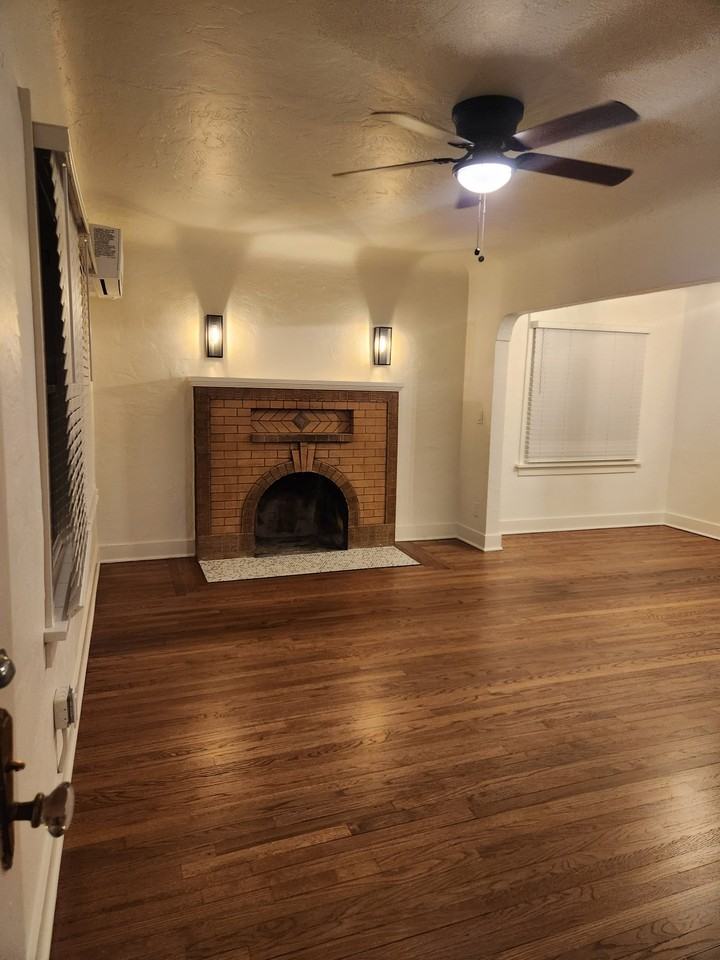 604 Roberts St - Photo 3 of 13