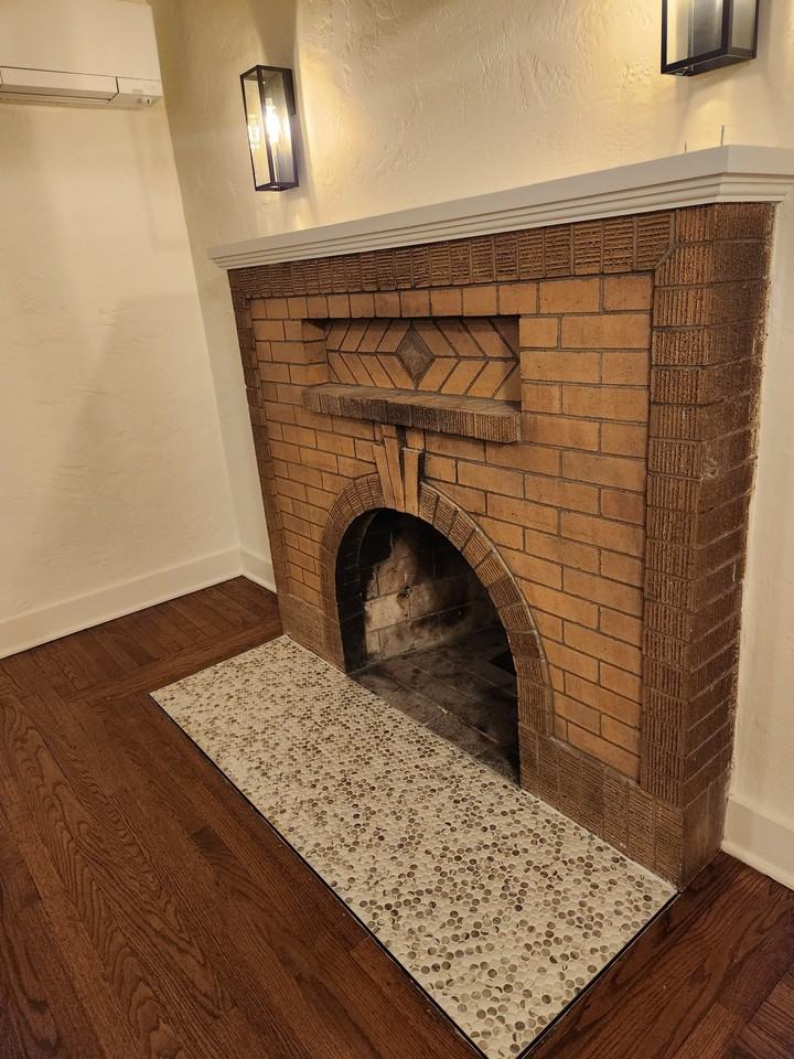 604 Roberts St - Photo 5 of 13