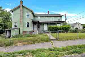 featured image of 127 1/2 N Garfield Ave