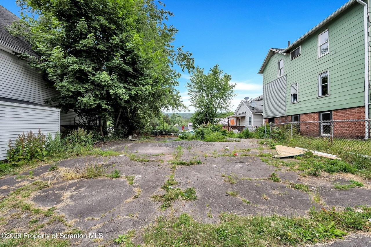 127 1/2 N Garfield Ave - Photo 3 of 16