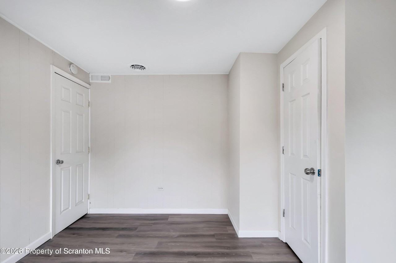 127 1/2 N Garfield Ave - Photo 5 of 16
