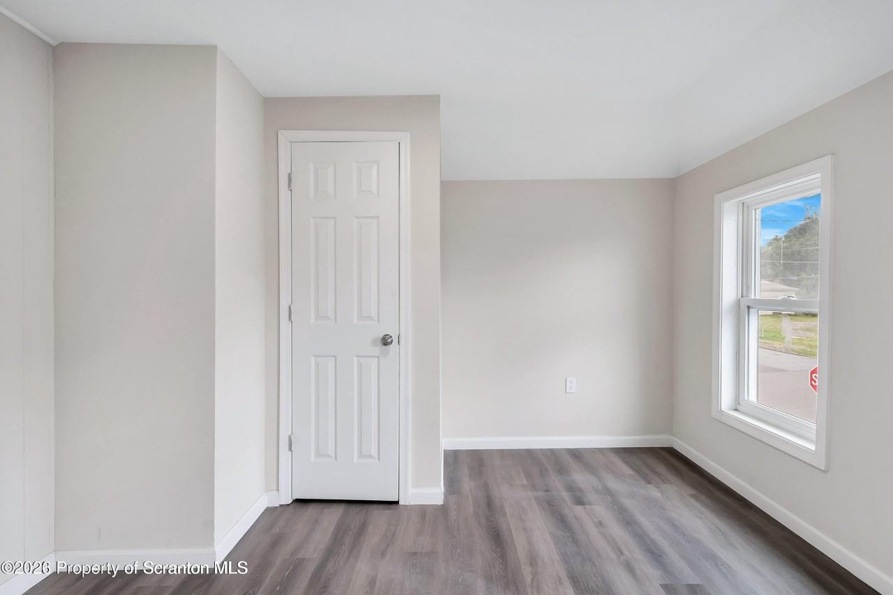 127 1/2 N Garfield Ave - Photo 6 of 16