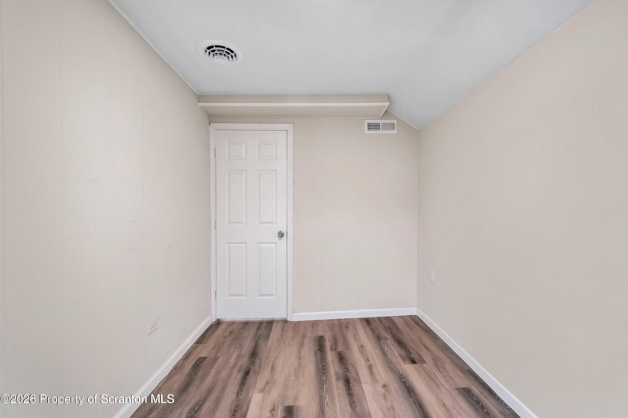 127 1/2 N Garfield Ave - Photo 7 of 16