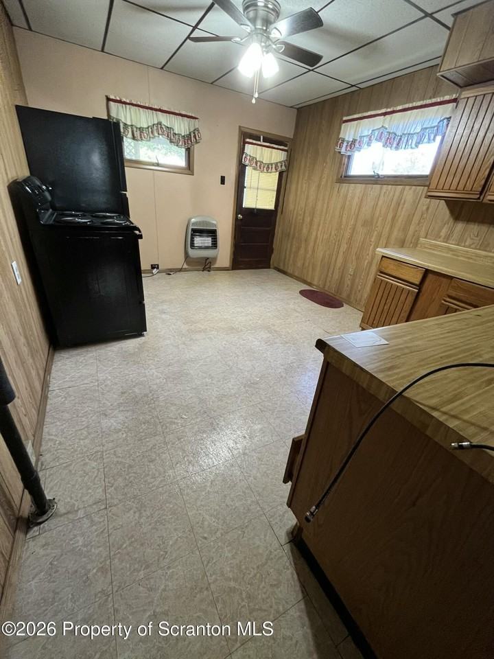1519 Electric St - Photo 2 of 10