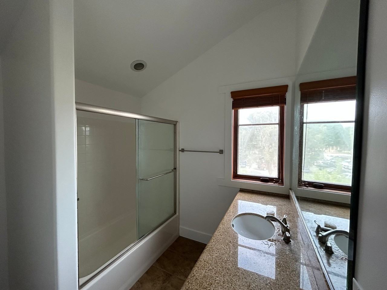 148 N Vermont Ave #B - Photo 5 of 14