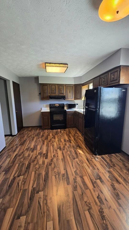 1084 Baier Ave - Photo 3 of 13