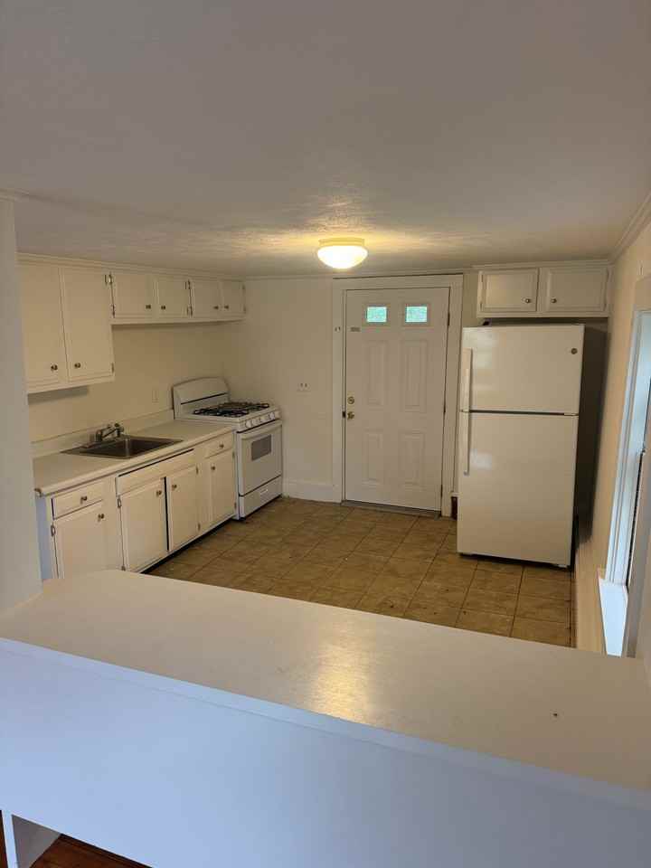 19 Cinroc Cir #C - Photo 5 of 7