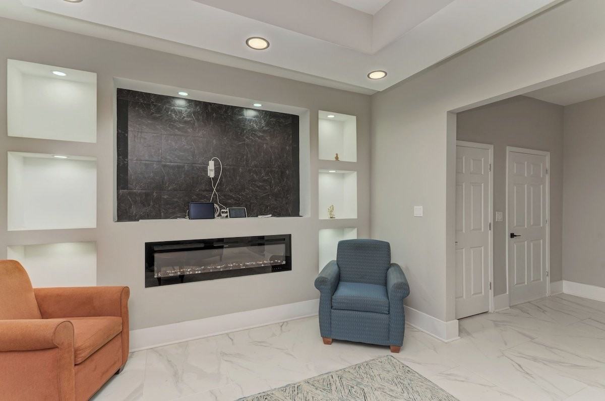 7247 S Euclid Ave - Photo 2 of 20
