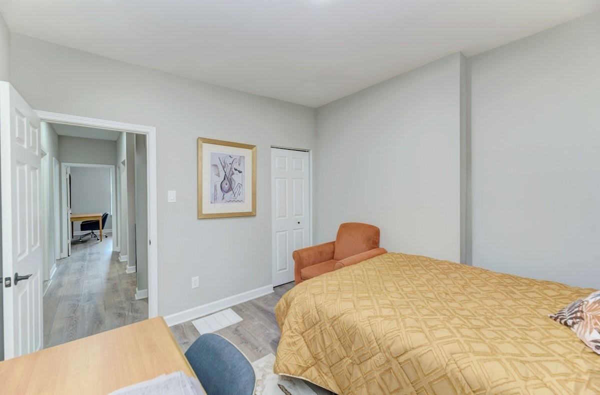 7247 S Euclid Ave - Photo 3 of 20