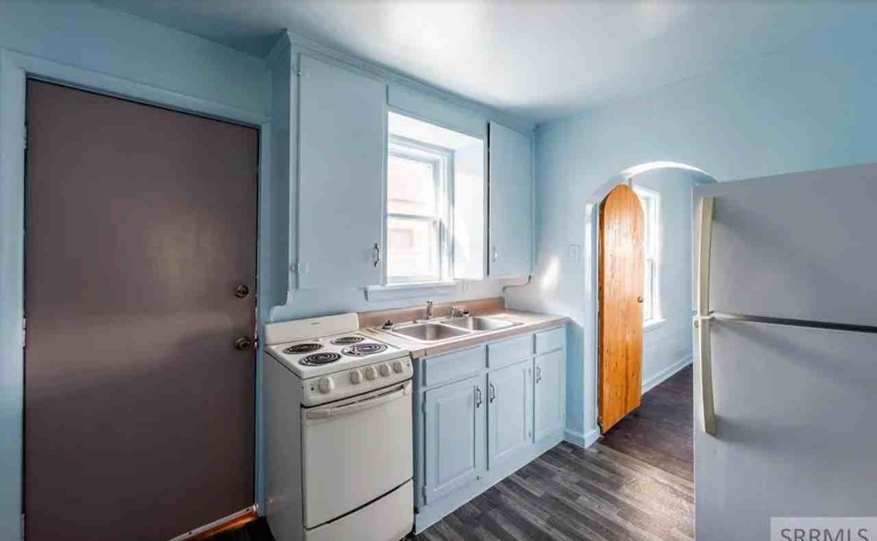 369 S Eastern Ave #A - Photo 6 of 10