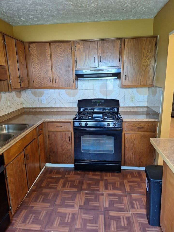 2685 Rhoanoke Dr #A - Photo 3 of 19