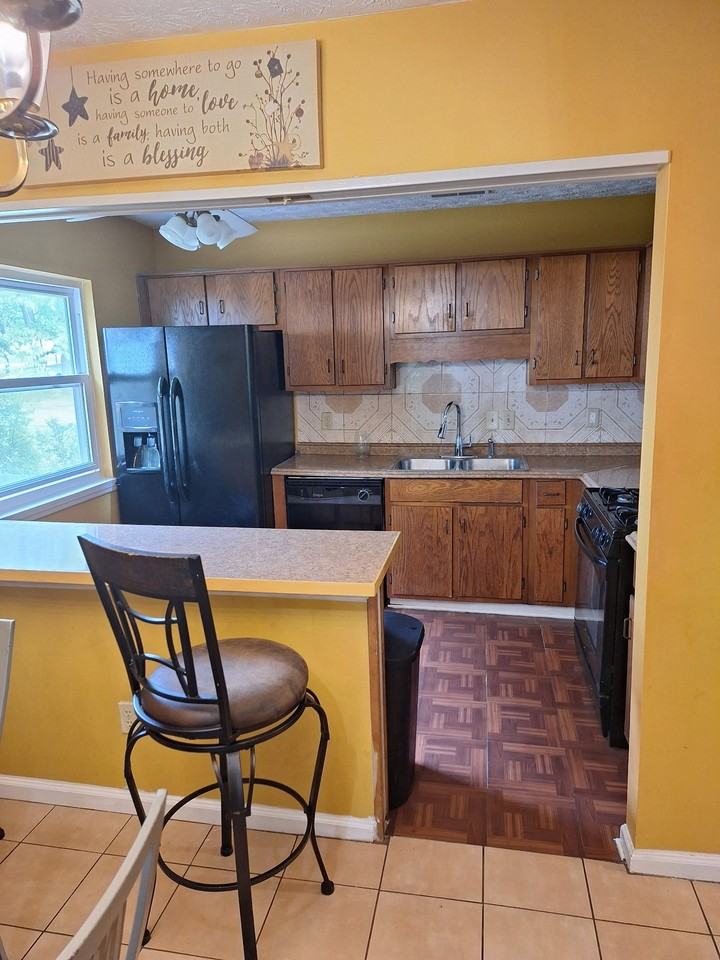 2685 Rhoanoke Dr #A - Photo 6 of 19