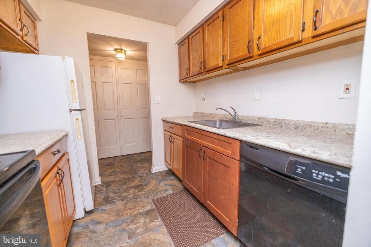 3101 Valley Dr - Photo 3 of 17