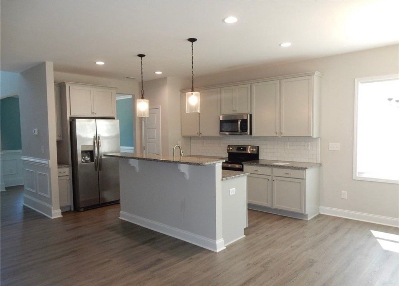 212 Nairn St - Photo 5 of 17