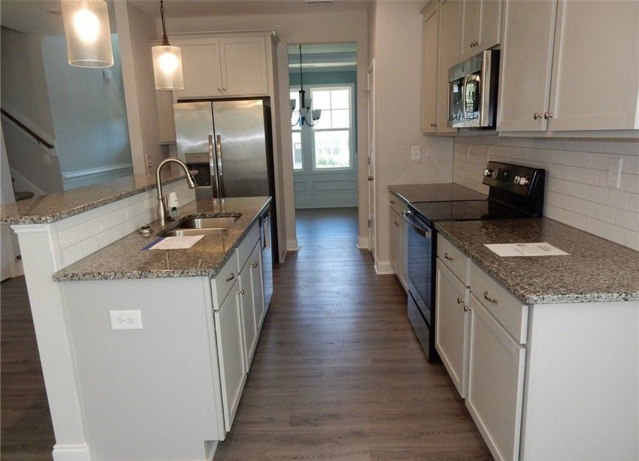 212 Nairn St - Photo 6 of 17