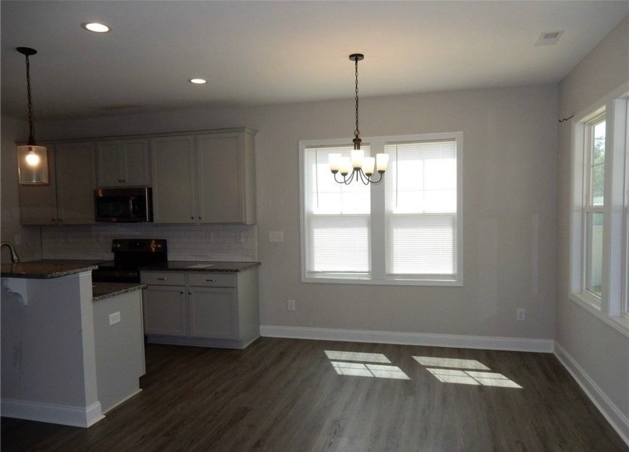 212 Nairn St - Photo 7 of 17