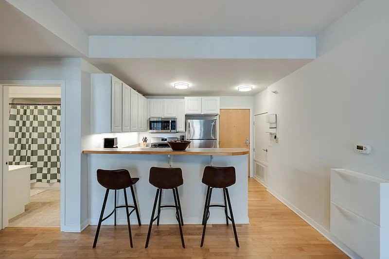360 W Washington Ave #713 - Photo 2 of 19