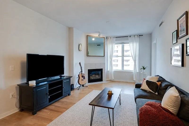 360 W Washington Ave #713 - Photo 7 of 19