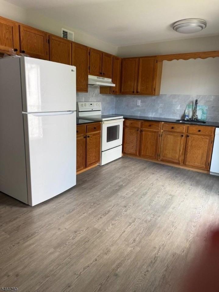 10182 Dell Pl - Photo 2 of 13