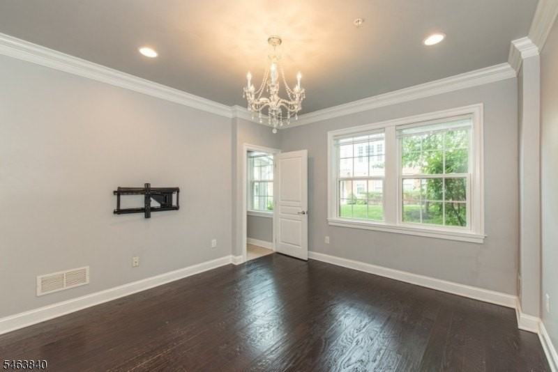 27 Truman Dr - Photo 5 of 24