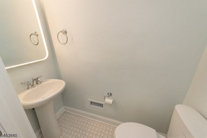 27 Truman Dr - Photo 7 of 24