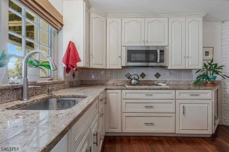 7 Evans Farm Rd - Photo 3 of 20