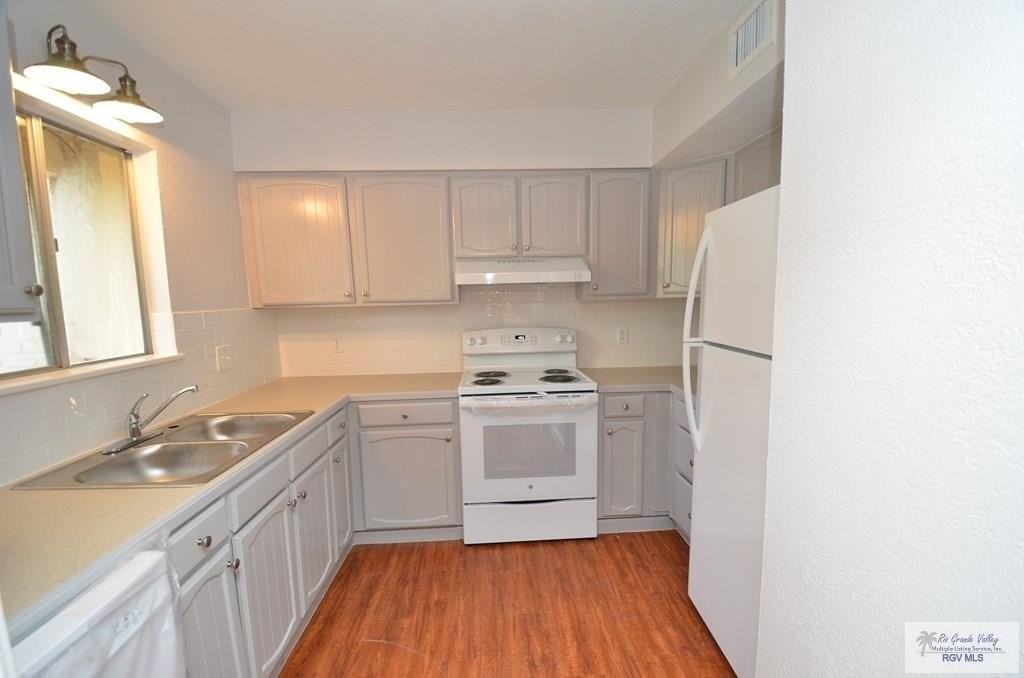 704 Zapata Ave - Photo 4 of 20