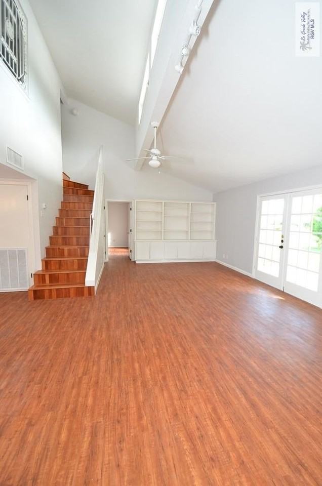 704 Zapata Ave - Photo 6 of 20