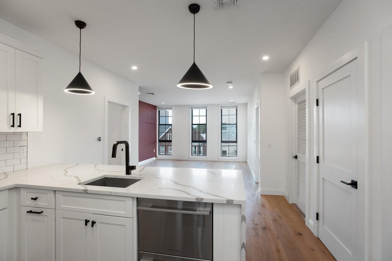 580 Palisade Ave #302 - Photo 4 of 25