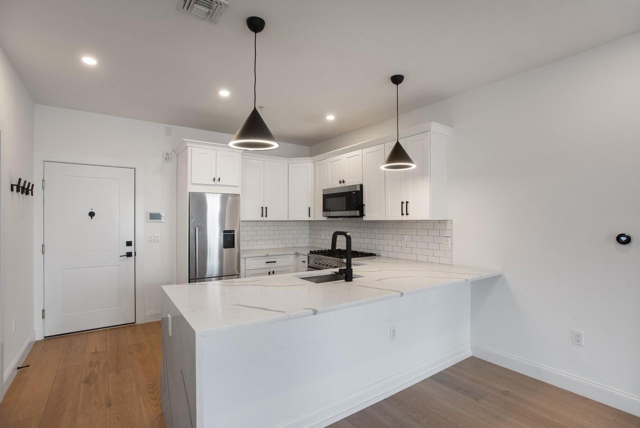 580 Palisade Ave #302 - Photo 5 of 25