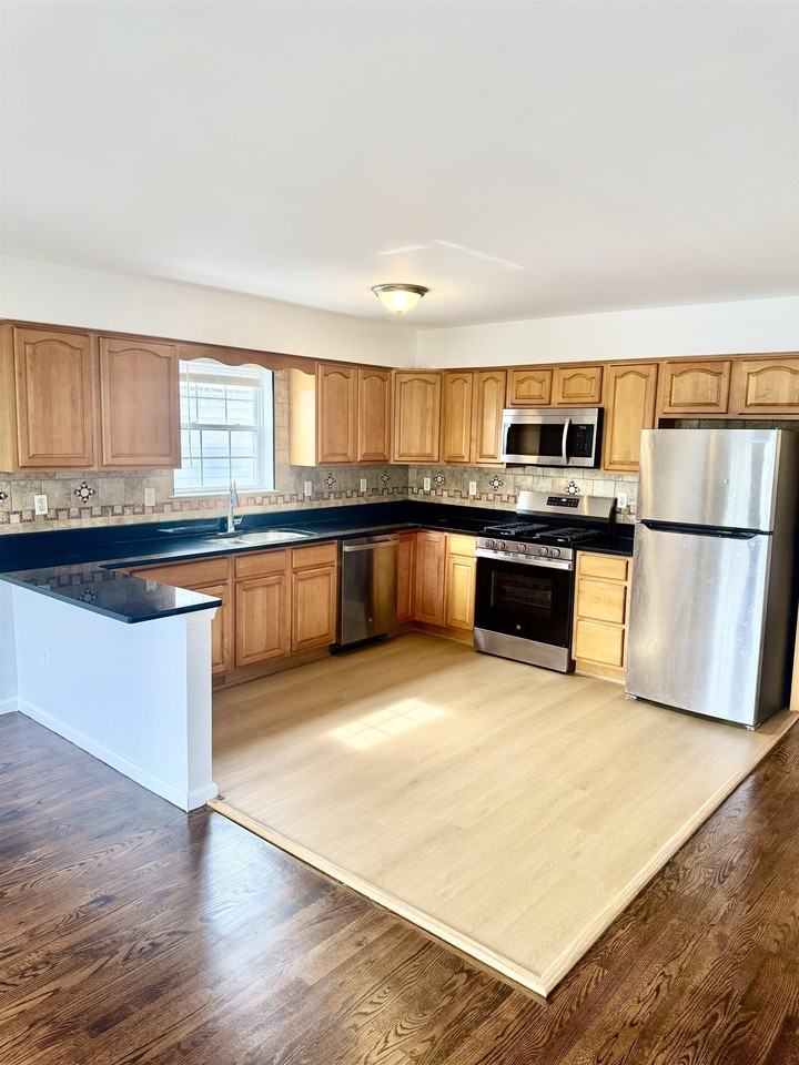 248 Arlington Ave - Photo 5 of 24