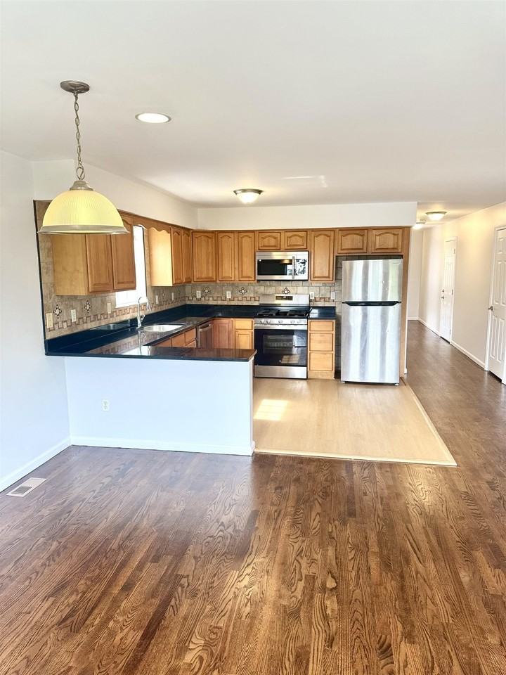 248 Arlington Ave - Photo 6 of 24